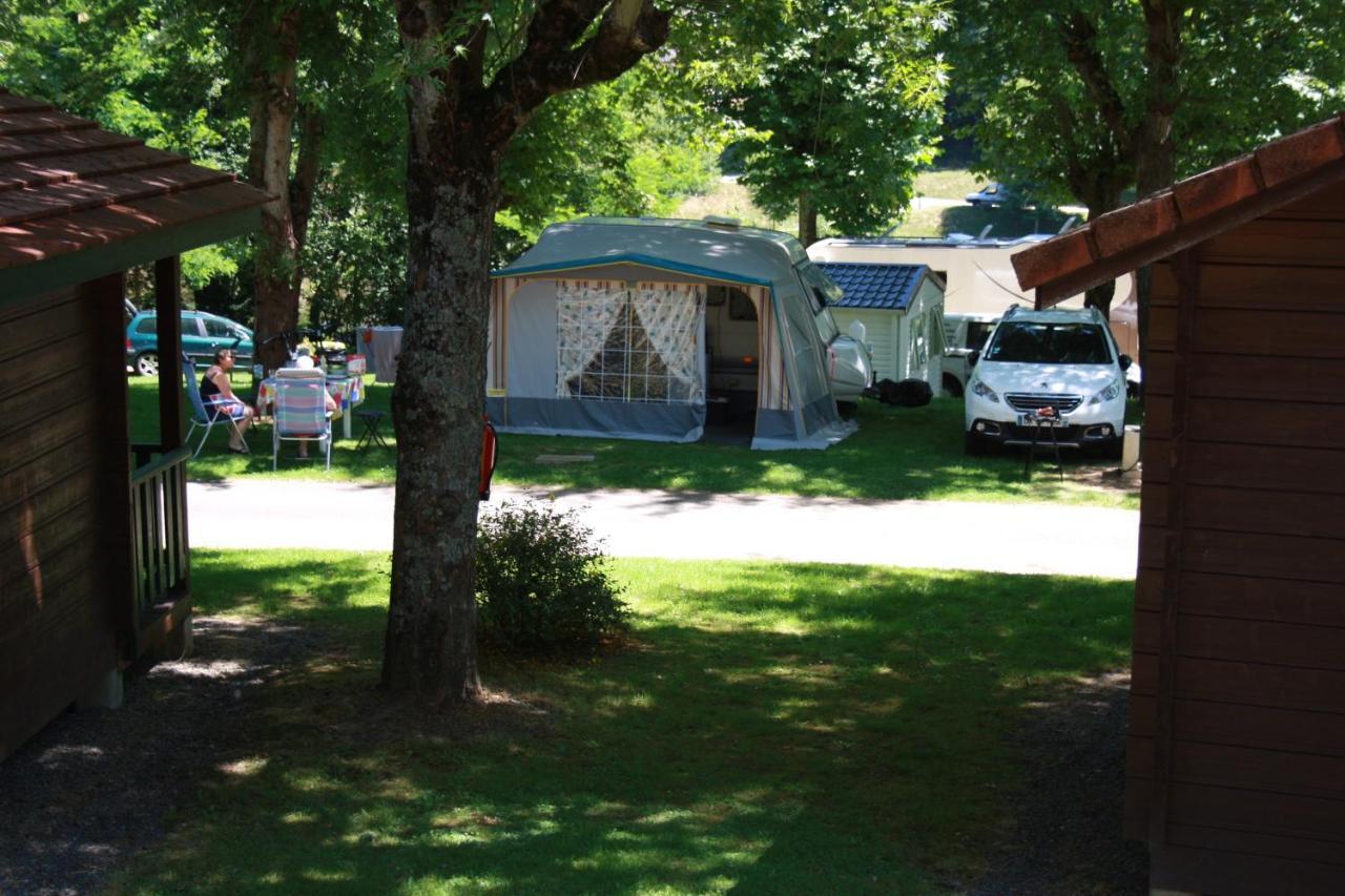 Camping Les Etoiles Saint-Sornin-Lavolps Exteriér fotografie