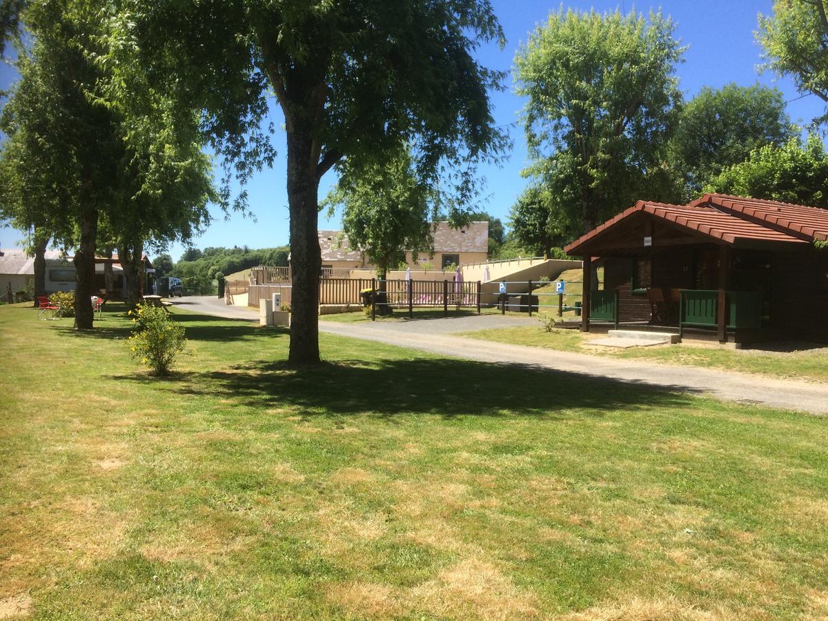 Camping Les Etoiles Saint-Sornin-Lavolps Exteriér fotografie