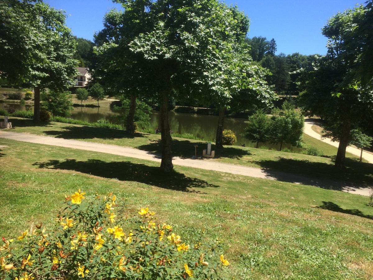 Camping Les Etoiles Saint-Sornin-Lavolps Exteriér fotografie