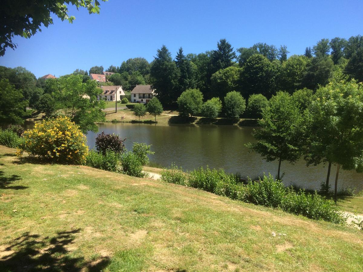 Camping Les Etoiles Saint-Sornin-Lavolps Exteriér fotografie