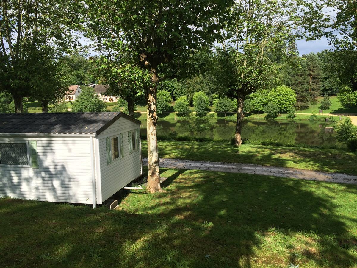 Camping Les Etoiles Saint-Sornin-Lavolps Exteriér fotografie
